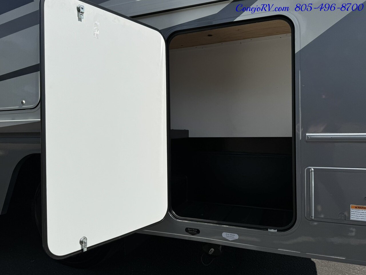 2025 Winnebago Porto 24P Full Wall Slide-Out Mercedes Turbo Diesel Full  Body Paint - Photo 39 - Thousand Oaks, CA 91360