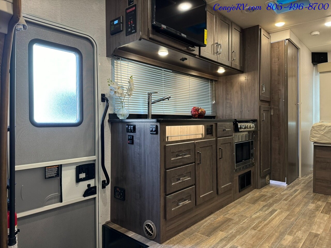 2025 Winnebago Porto 24P Full Wall Slide-Out Mercedes Turbo Diesel Full  Body Paint - Photo 7 - Thousand Oaks, CA 91360