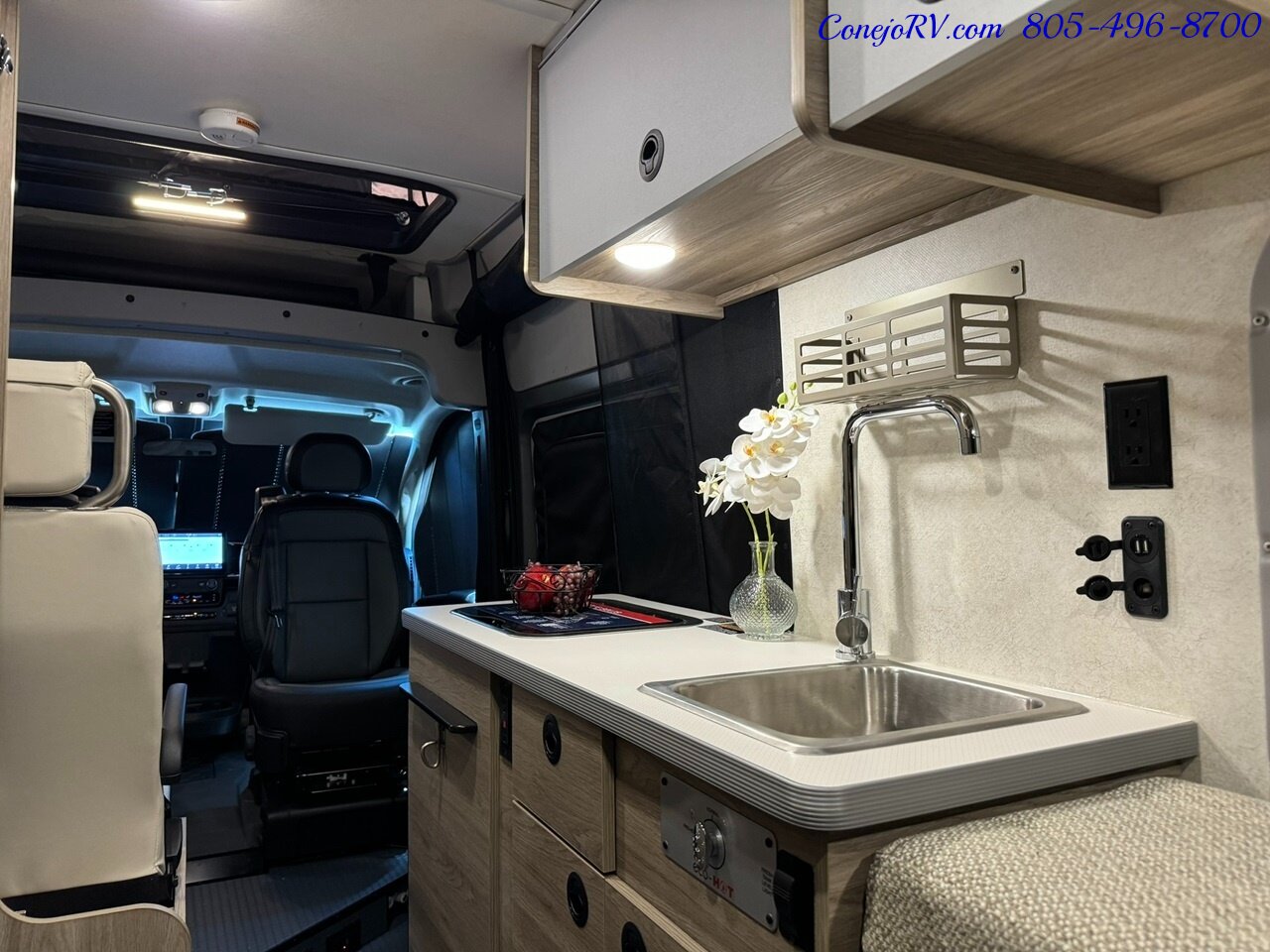 2025 Winnebago Solis 59PX Murphy Bed Pop Top Full Galley   - Photo 28 - Thousand Oaks, CA 91360