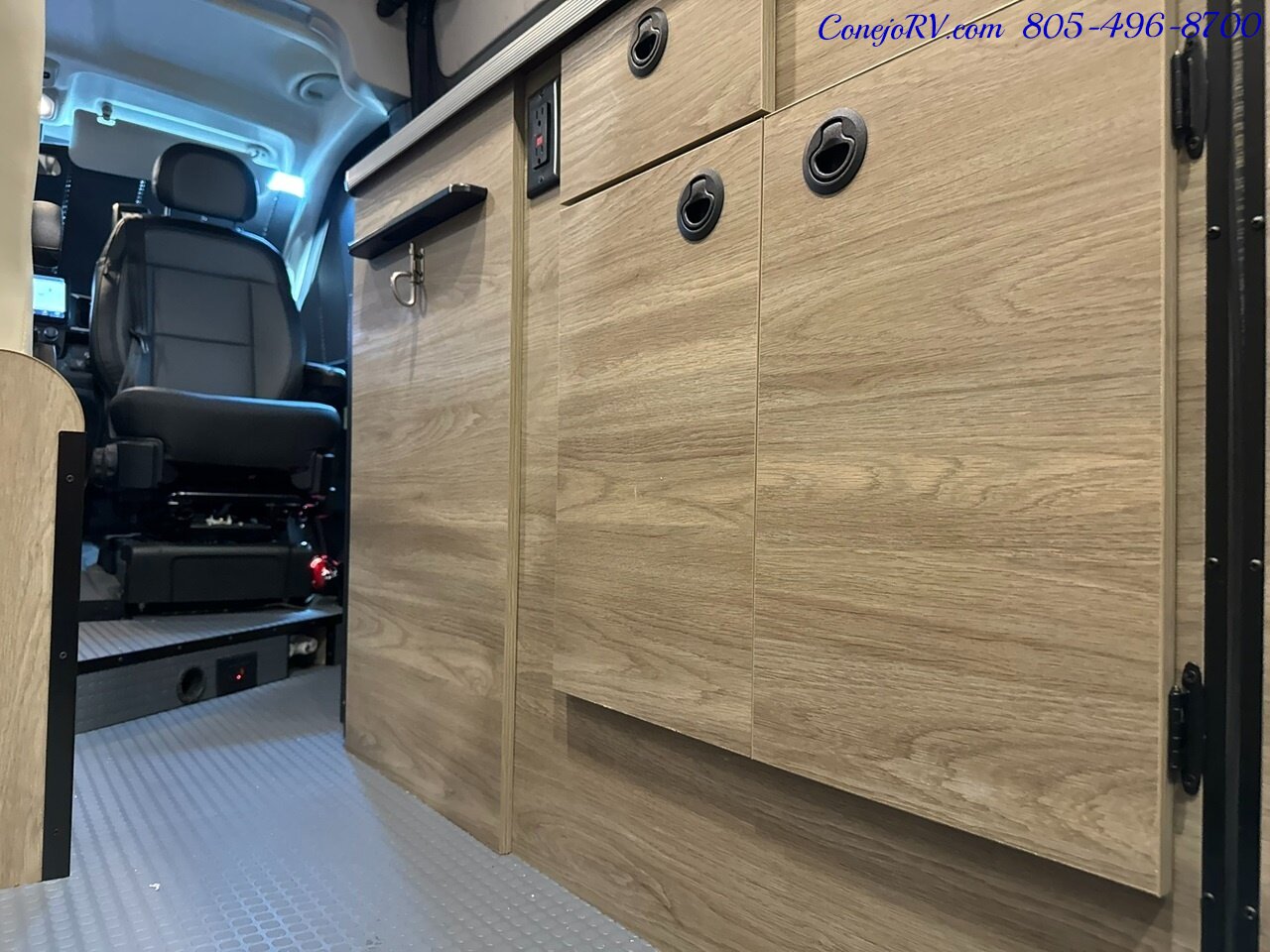 2025 Winnebago Solis 59PX Murphy Bed Pop Top Full Galley   - Photo 14 - Thousand Oaks, CA 91360