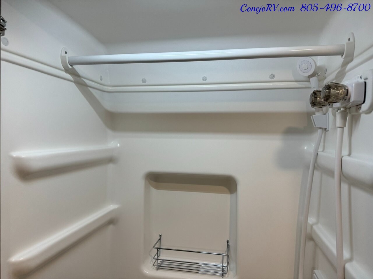 2025 Winnebago Solis 59PX Murphy Bed Pop Top Full Galley   - Photo 16 - Thousand Oaks, CA 91360