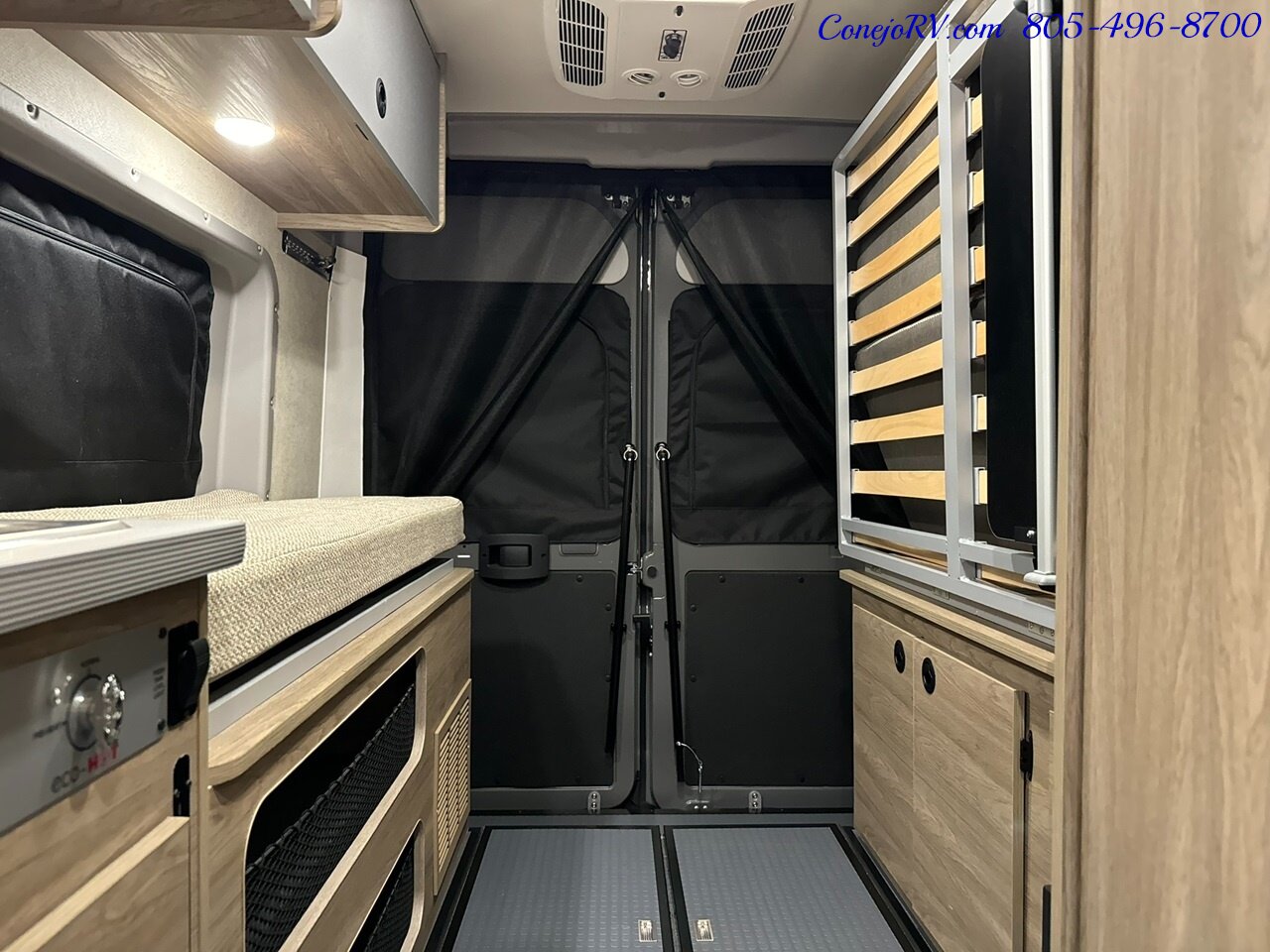 2025 Winnebago Solis 59PX Murphy Bed Pop Top Full Galley   - Photo 19 - Thousand Oaks, CA 91360