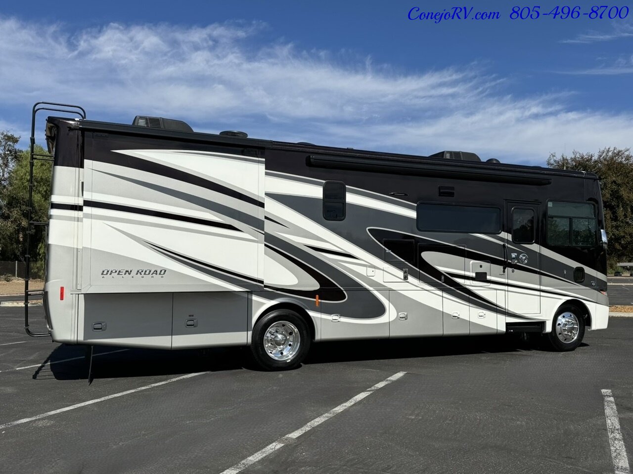 2021 Tiffin Open Road Allegro 32SA 34’ Double Slide Outs Full Body Paint 5k Miles   - Photo 4 - Thousand Oaks, CA 91360