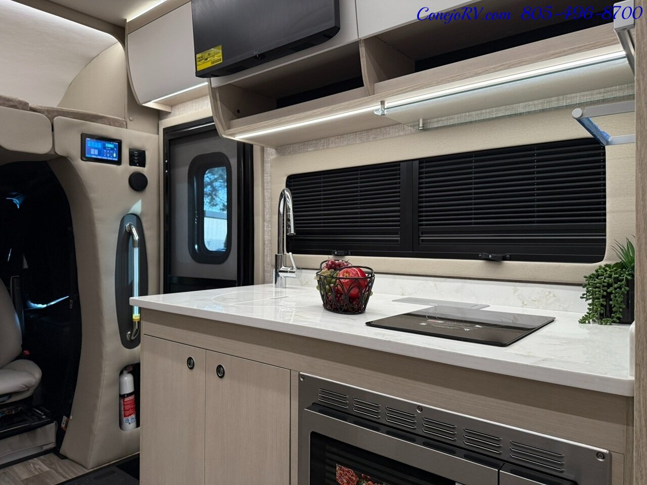 2026 Tiffin Wayfarer 25XPW Full Wall Slide-Out Theater Seats Mercedes Turbo  Diesel Full Body Paint - Photo 35 - Thousand Oaks, CA 91360