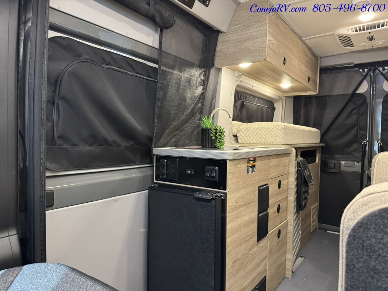 2025 Winnebago Solis Pocket 36A Murphy Bed Full Galley - Photo 7 - Thousand Oaks, CA 91360