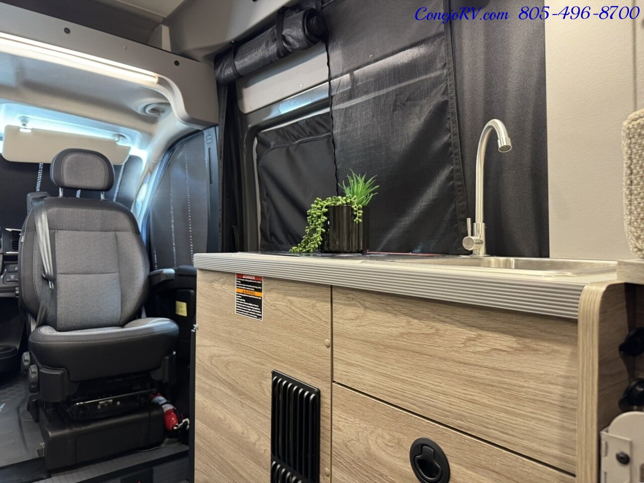 2025 Winnebago Solis Pocket 36A Murphy Bed Full Galley - Photo 14 - Thousand Oaks, CA 91360