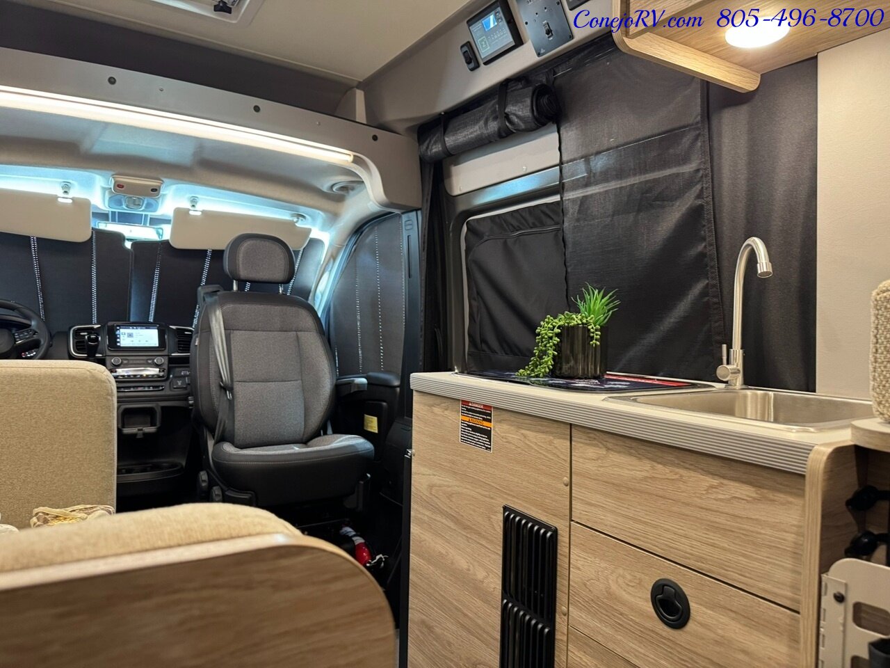 2025 Winnebago Solis Pocket 36A Murphy Bed Full Galley - Photo 25 - Thousand Oaks, CA 91360