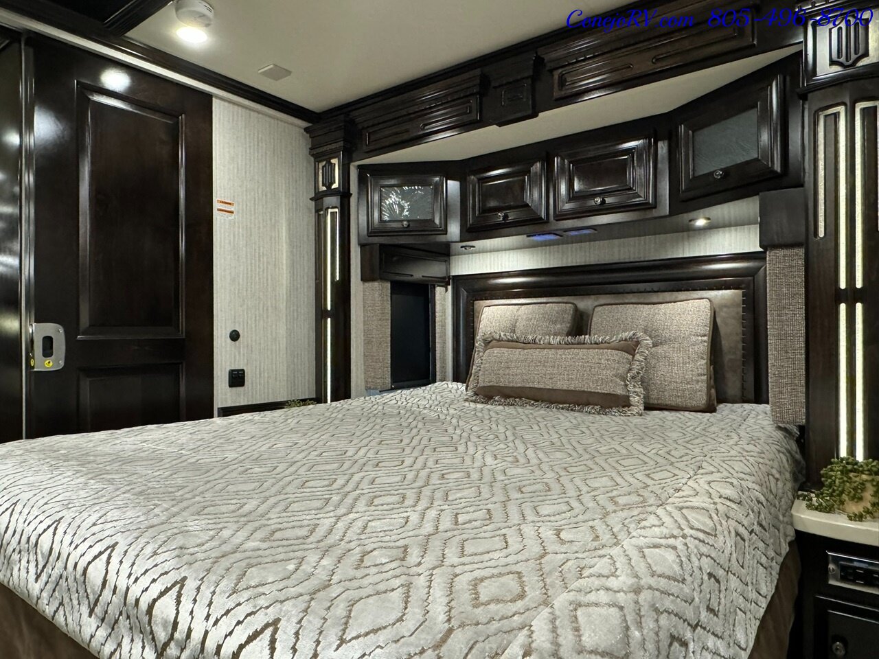 2019 Newmar Dutch Star 3736 Triple Slide Bath & ½ Freightliner XCR Chassis  with 450Hp Cummins L9 Engine 35K Miles - Photo 25 - Thousand Oaks, CA 91360