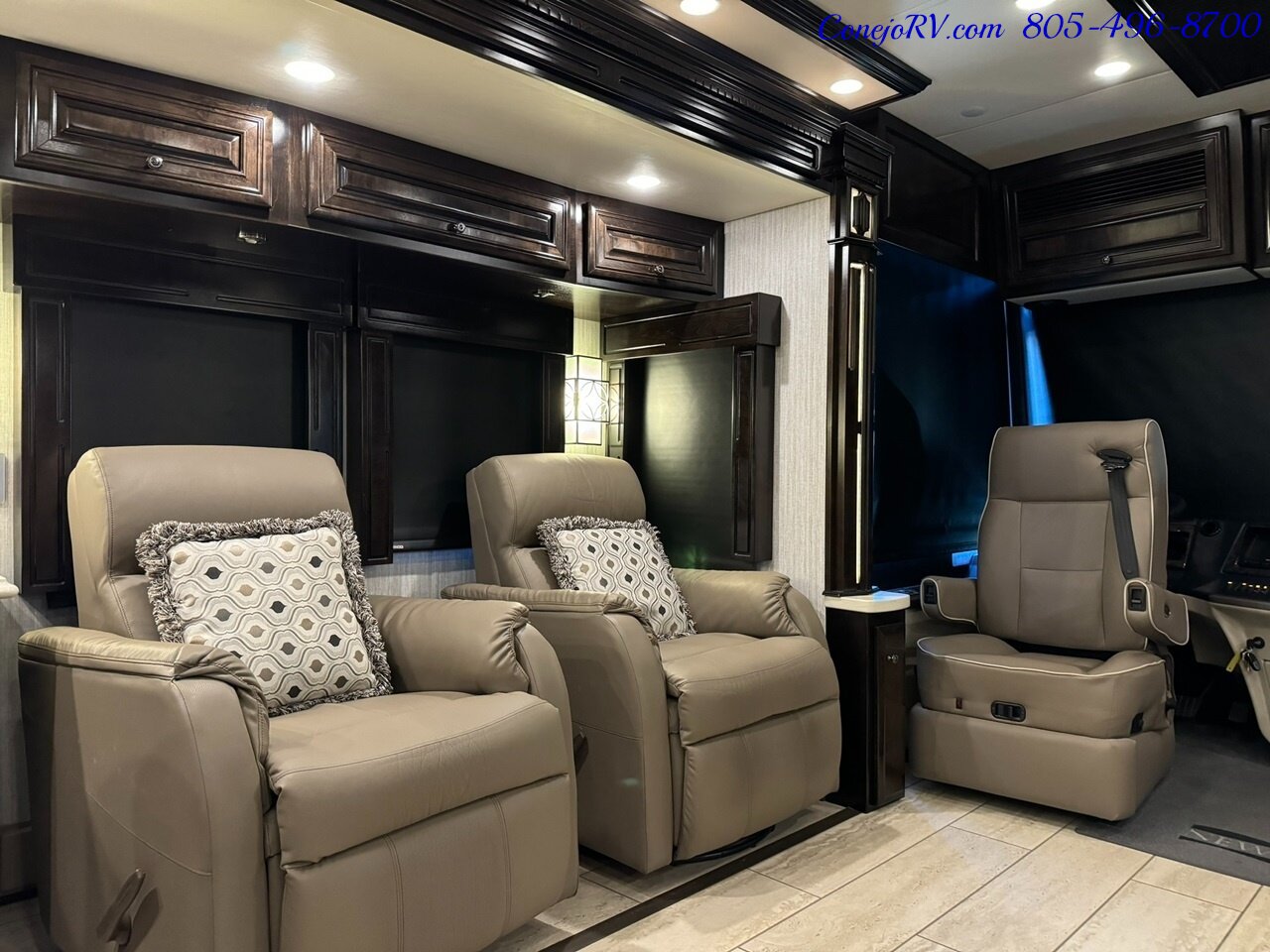 2019 Newmar Dutch Star 3736 Triple Slide Bath & ½ Freightliner XCR Chassis  with 450Hp Cummins L9 Engine 35K Miles - Photo 9 - Thousand Oaks, CA 91360