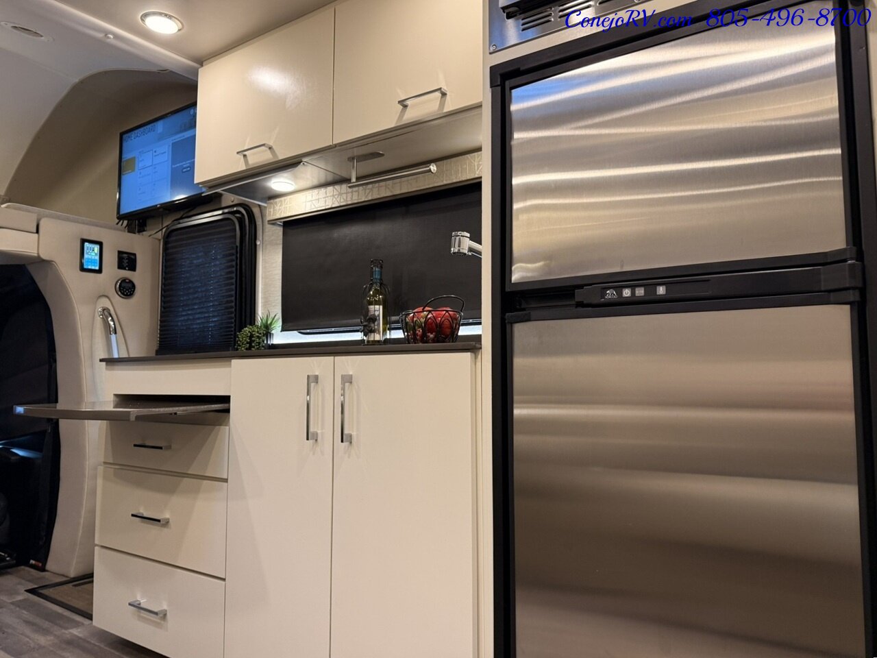 2020 Tiffin Wayfarer 25RW Murphy Bed Full Wall Slide-Out Theater Seats  Mercedes Turbo Diesel Full Body Paint - Photo 17 - Thousand Oaks, CA 91360