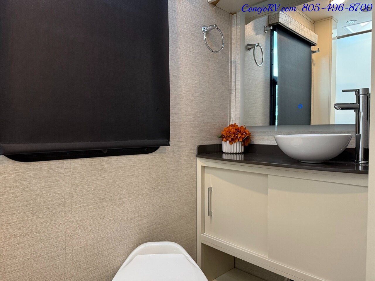 2020 Tiffin Wayfarer 25RW Murphy Bed Full Wall Slide-Out Theater Seats  Mercedes Turbo Diesel Full Body Paint - Photo 23 - Thousand Oaks, CA 91360