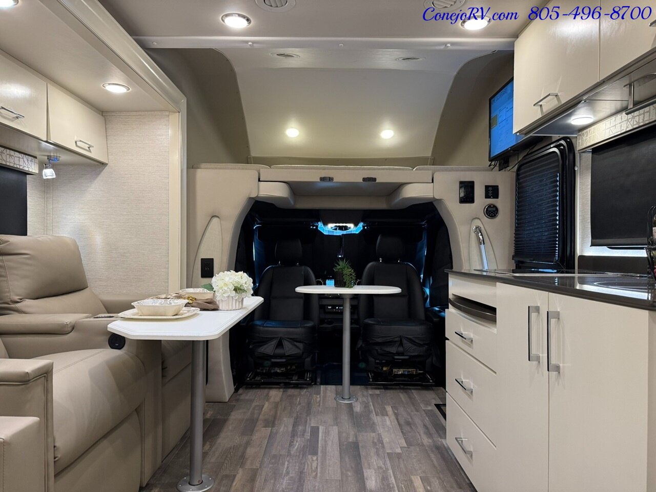 2020 Tiffin Wayfarer 25RW Murphy Bed Full Wall Slide-Out Theater Seats  Mercedes Turbo Diesel Full Body Paint - Photo 32 - Thousand Oaks, CA 91360