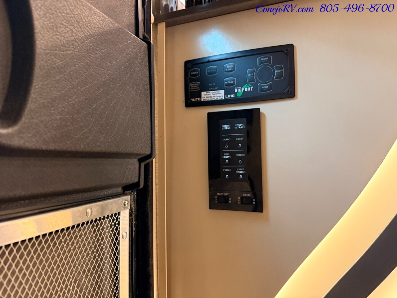 2020 Tiffin Wayfarer 25RW Murphy Bed Full Wall Slide-Out Theater Seats  Mercedes Turbo Diesel Full Body Paint - Photo 14 - Thousand Oaks, CA 91360