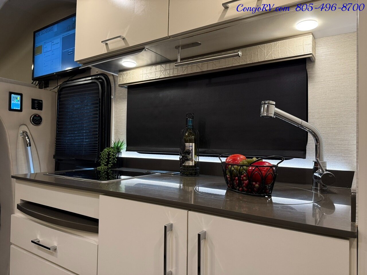 2020 Tiffin Wayfarer 25RW Murphy Bed Full Wall Slide-Out Theater Seats  Mercedes Turbo Diesel Full Body Paint - Photo 19 - Thousand Oaks, CA 91360