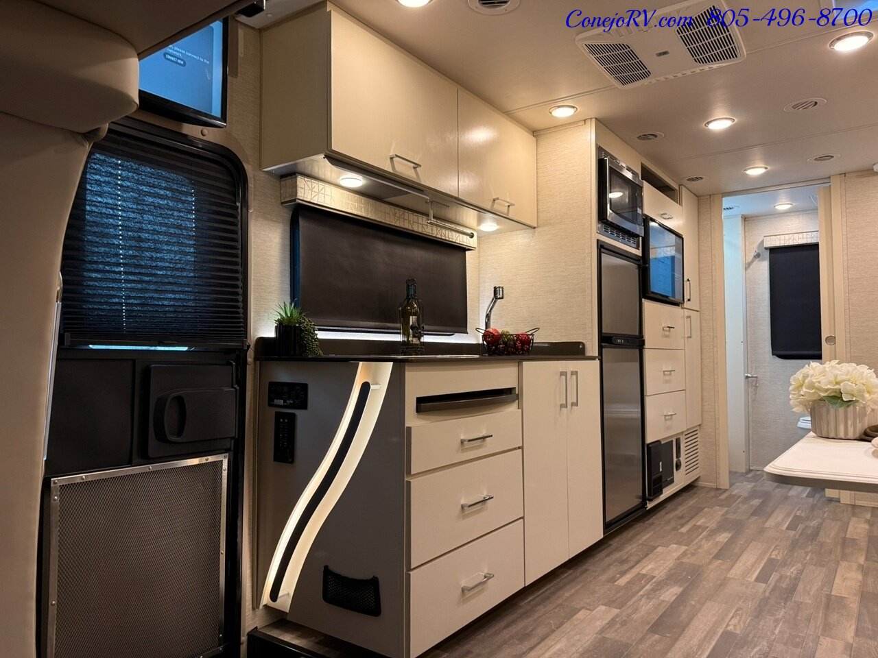 2020 Tiffin Wayfarer 25RW Murphy Bed Full Wall Slide-Out Theater Seats  Mercedes Turbo Diesel Full Body Paint - Photo 7 - Thousand Oaks, CA 91360