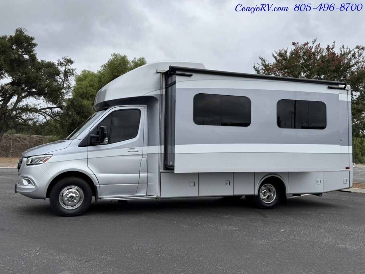 2020 Tiffin Wayfarer 25RW Murphy Bed Full Wall Slide-Out Theater Seats  Mercedes Turbo Diesel Full Body Paint - Photo 1 - Thousand Oaks, CA 91360