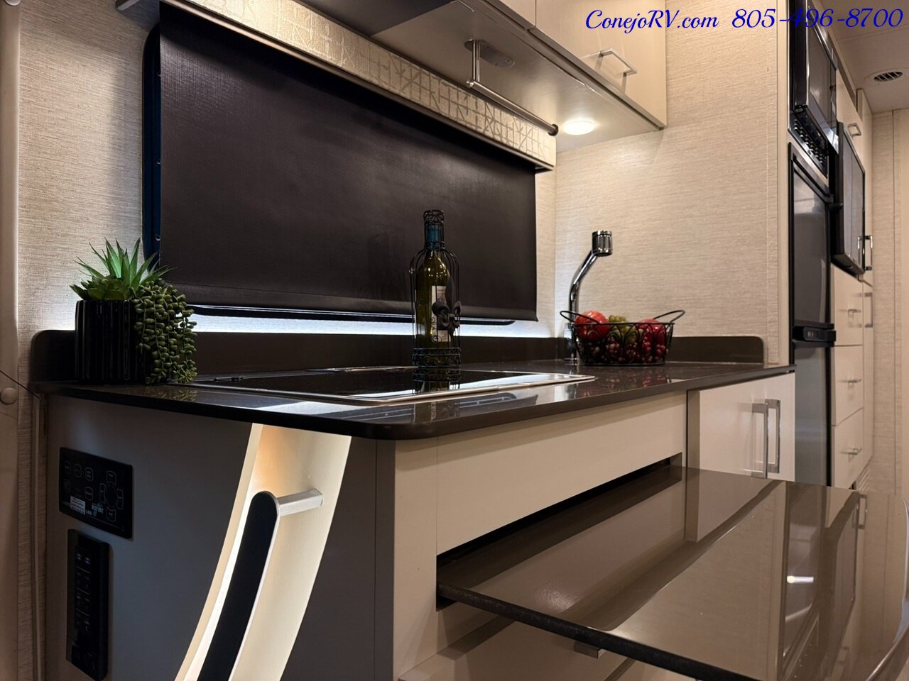 2020 Tiffin Wayfarer 25RW Murphy Bed Full Wall Slide-Out Theater Seats  Mercedes Turbo Diesel Full Body Paint - Photo 15 - Thousand Oaks, CA 91360