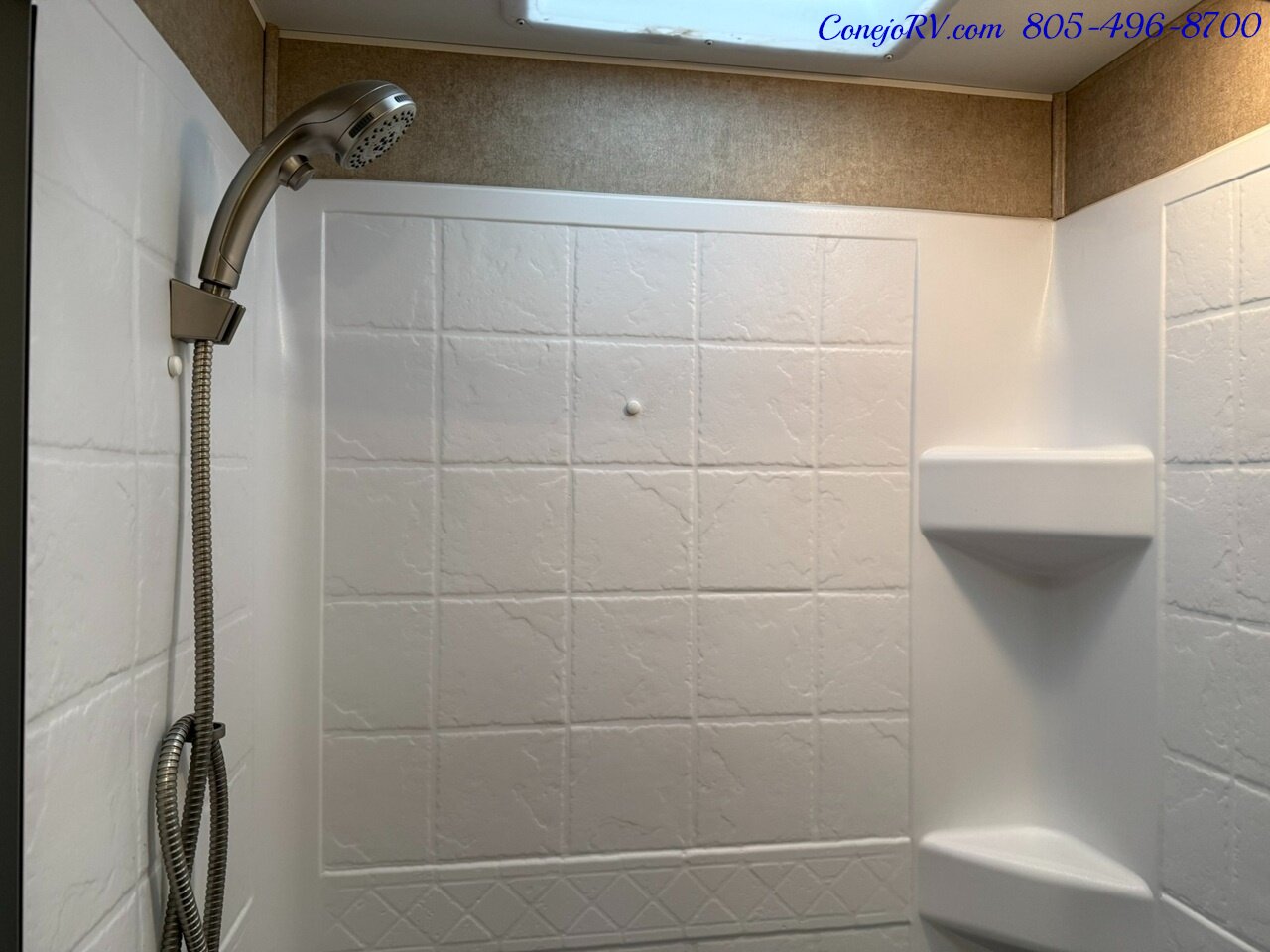 2016 Coachmen Pursuit 27KP B Full Wall Slide Cab Over Bunk 53K   - Photo 18 - Thousand Oaks, CA 91360