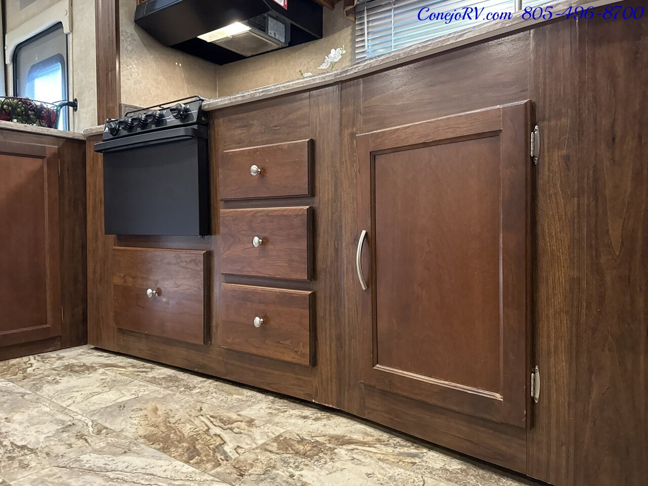 2016 Coachmen Pursuit 27KP B Full Wall Slide Cab Over Bunk 53K   - Photo 15 - Thousand Oaks, CA 91360