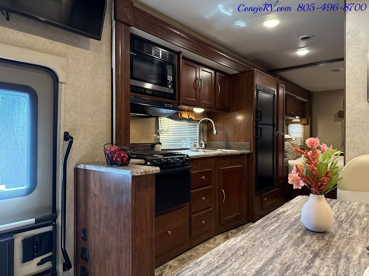 2016 Coachmen Pursuit 27KP B Full Wall Slide Cab Over Bunk 53K   - Photo 7 - Thousand Oaks, CA 91360