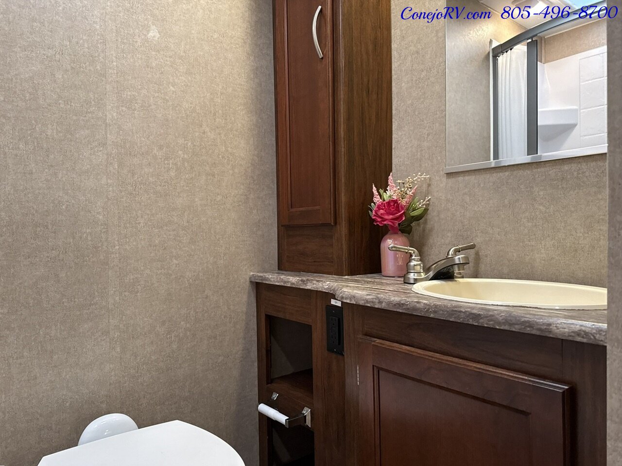 2016 Coachmen Pursuit 27KP B Full Wall Slide Cab Over Bunk 53K   - Photo 17 - Thousand Oaks, CA 91360