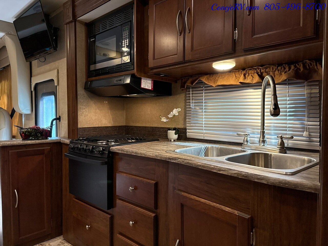 2016 Coachmen Pursuit 27KP B Full Wall Slide Cab Over Bunk 53K   - Photo 16 - Thousand Oaks, CA 91360