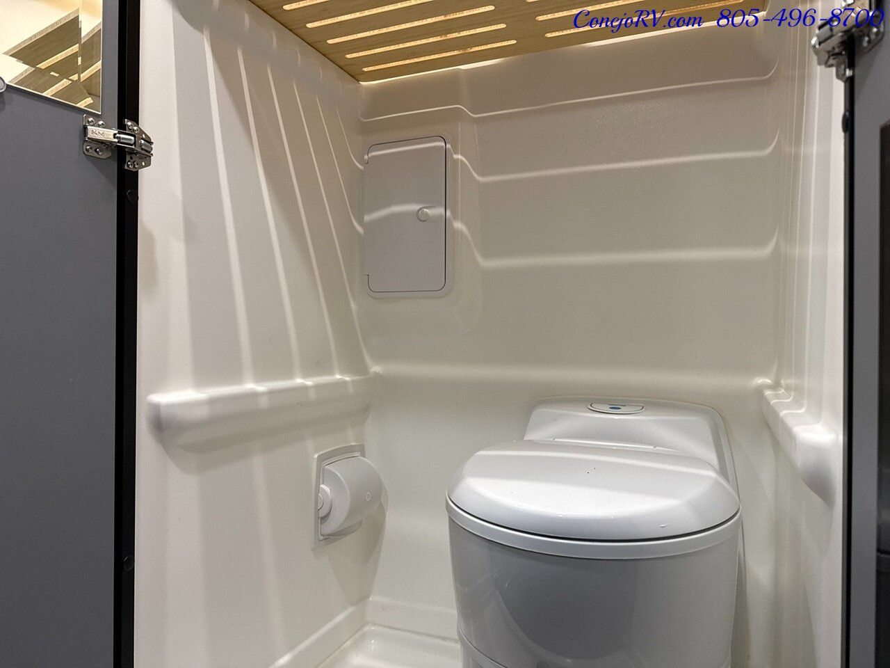 2024 Winnebago Revel 44EC 2.5-1 AWD Sprinter Mercedes Turbo Diesel, 8.4KWH  Lithionics System 26K Miles - Photo 18 - Thousand Oaks, CA 91360