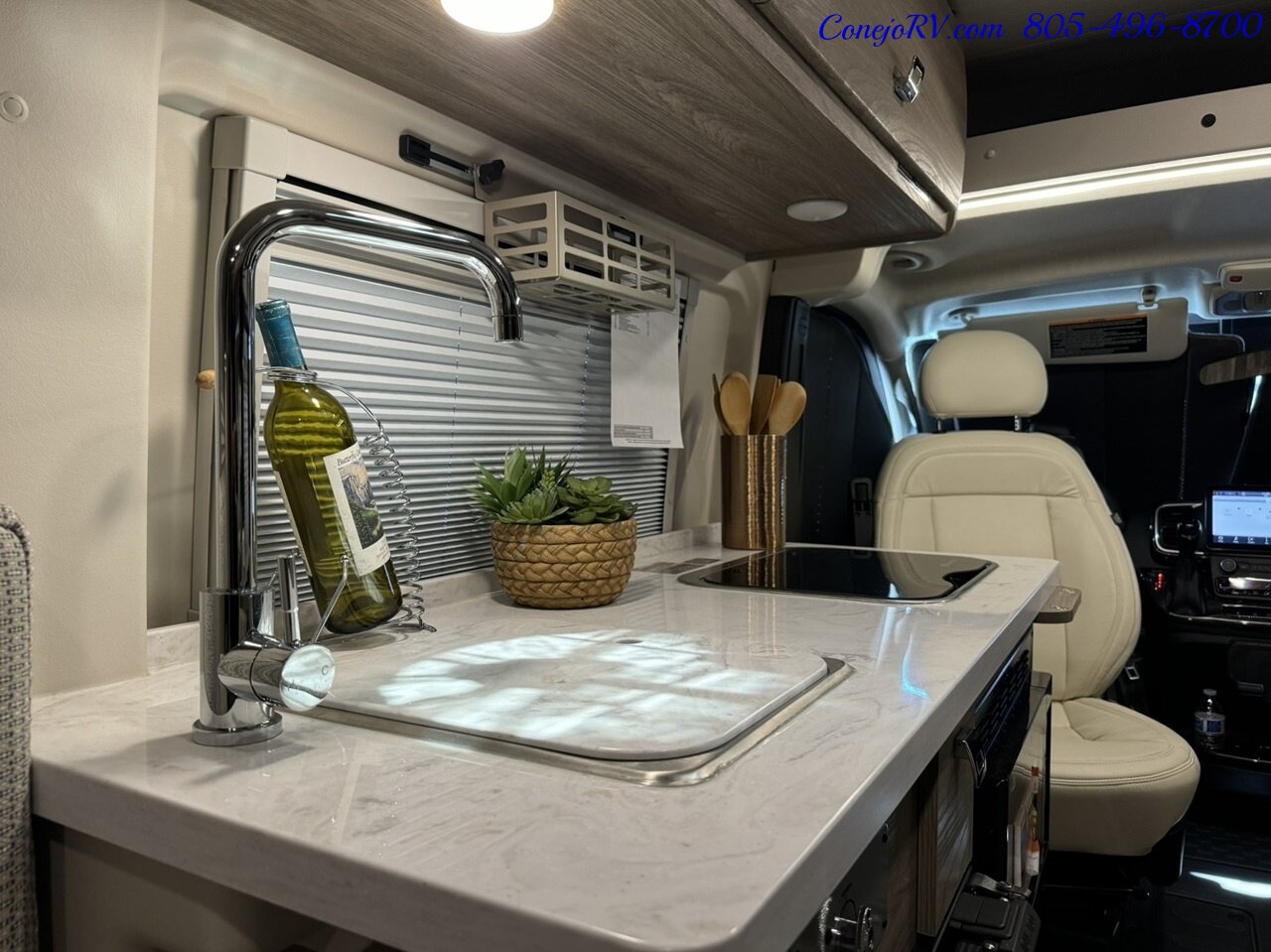 2025 Winnebago Travato 59K Touring Coach 2.8KW Onan Generator   - Photo 12 - Thousand Oaks, CA 91360