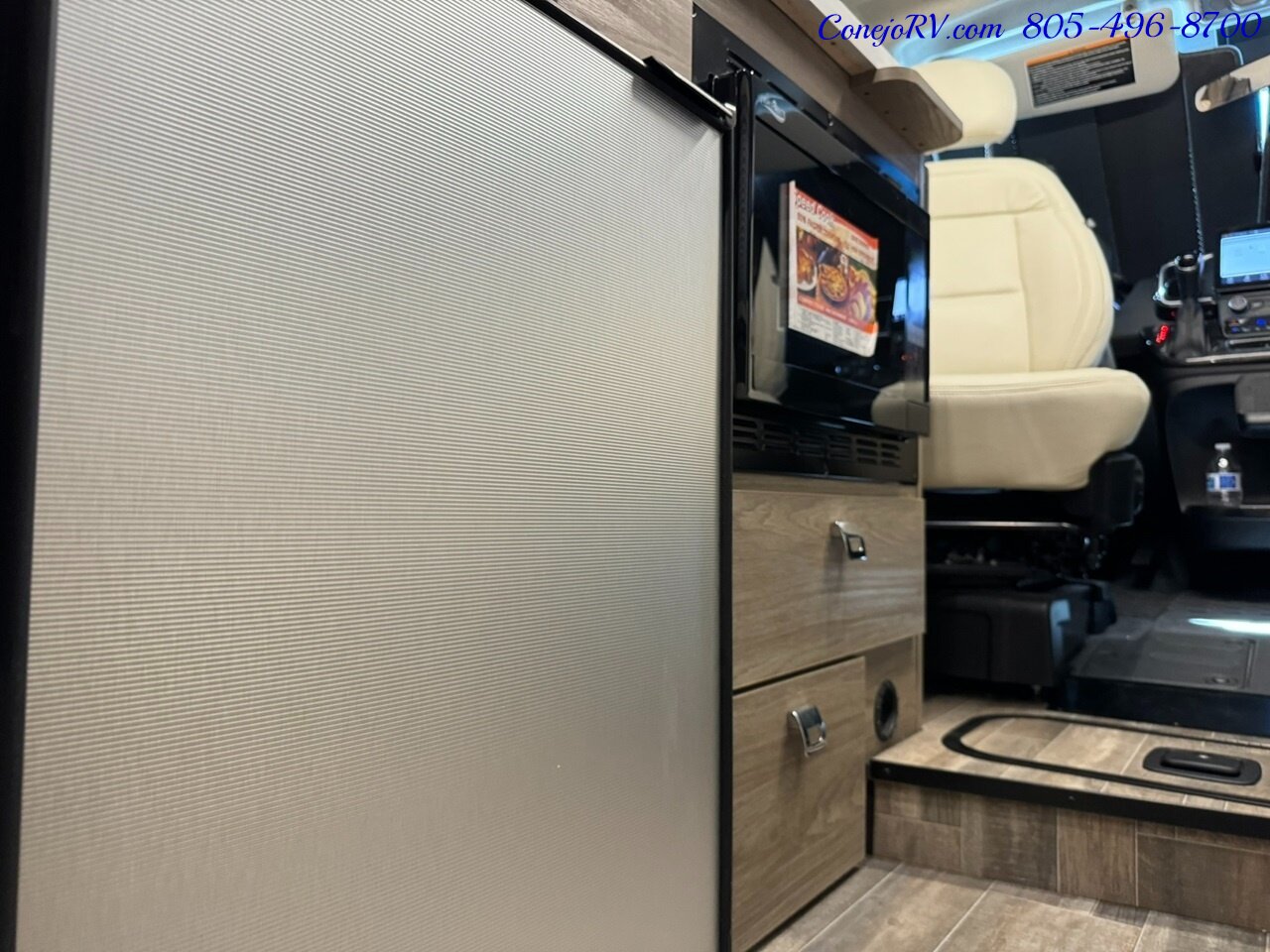 2025 Winnebago Travato 59K Touring Coach 2.8KW Onan Generator   - Photo 11 - Thousand Oaks, CA 91360