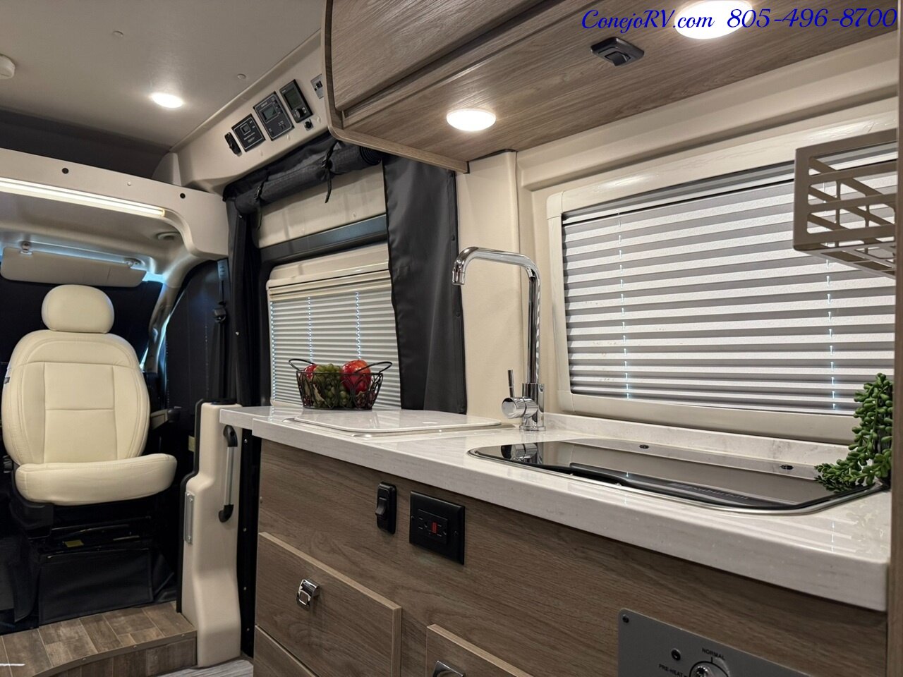 2023 Winnebago Travato 59G Touring Coach Full Galley Murphy Bed 8K Miles - Photo 16 - Thousand Oaks, CA 91360