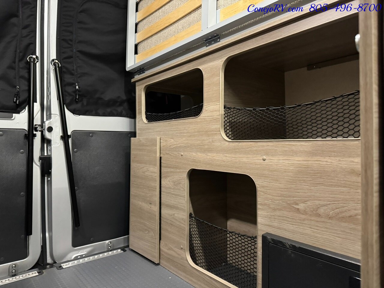 2022 Winnebago Solis Pocket 36A Murphy Bed Full Galley 28K Miles   - Photo 18 - Thousand Oaks, CA 91360