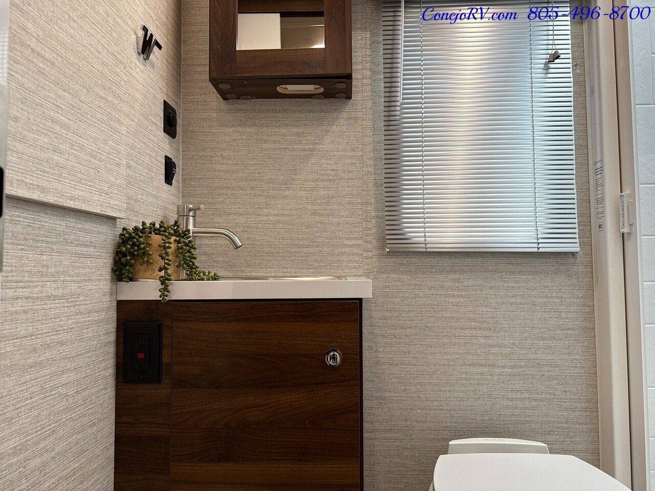 2022 Winnebago View 24D Full Wall Slide-Out Theater Seats Mercedes Turbo  Diesel - Photo 19 - Thousand Oaks, CA 91360