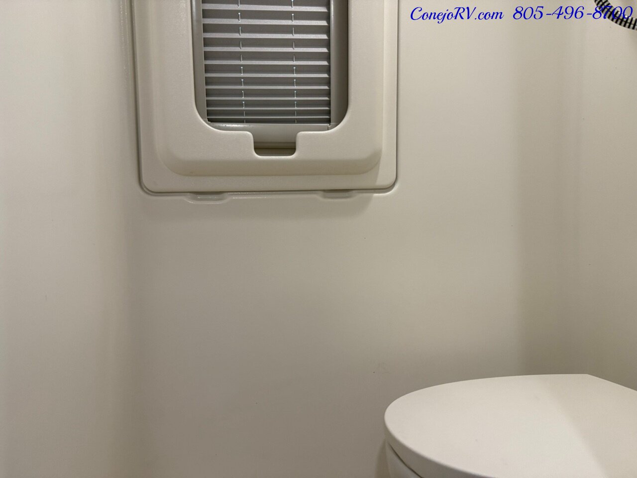 2020 Winnebago Boldt 70BL Volta Lithium System Mercedes Turbo Diesel 28K  Miles - Photo 18 - Thousand Oaks, CA 91360