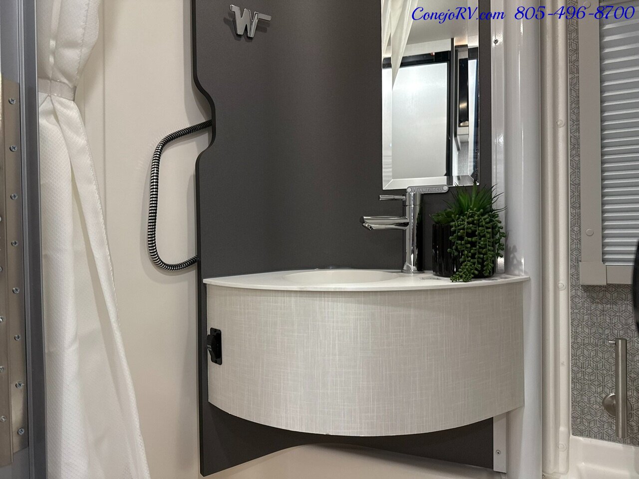 2026 Winnebago Ekko 22A Lithium Power 310HP All Wheel Drive   - Photo 18 - Thousand Oaks, CA 91360