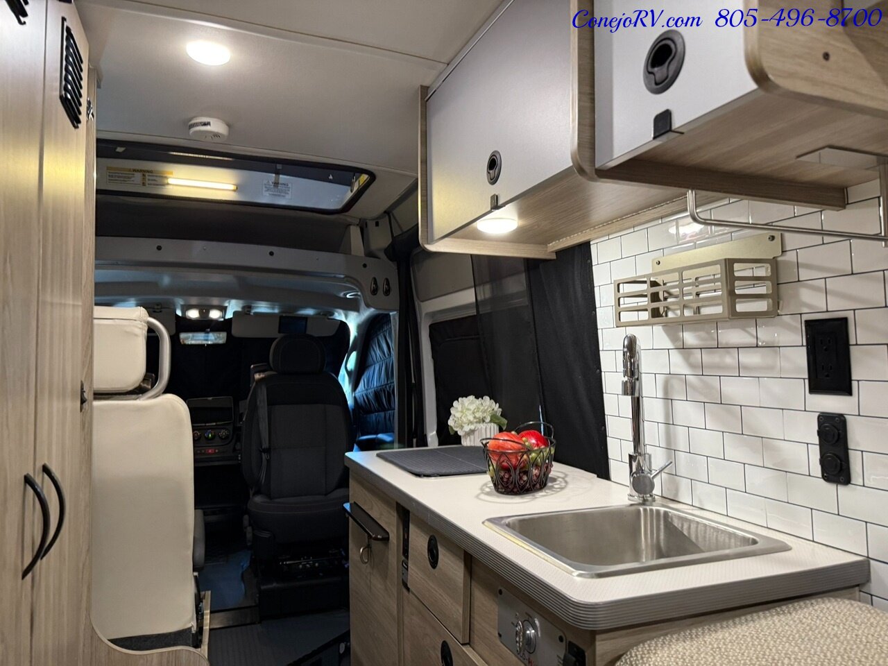 2021 Winnebago Solis 59PX Murphy Bed Full Galley Custom Upgrades 33K Miles   - Photo 27 - Thousand Oaks, CA 91360