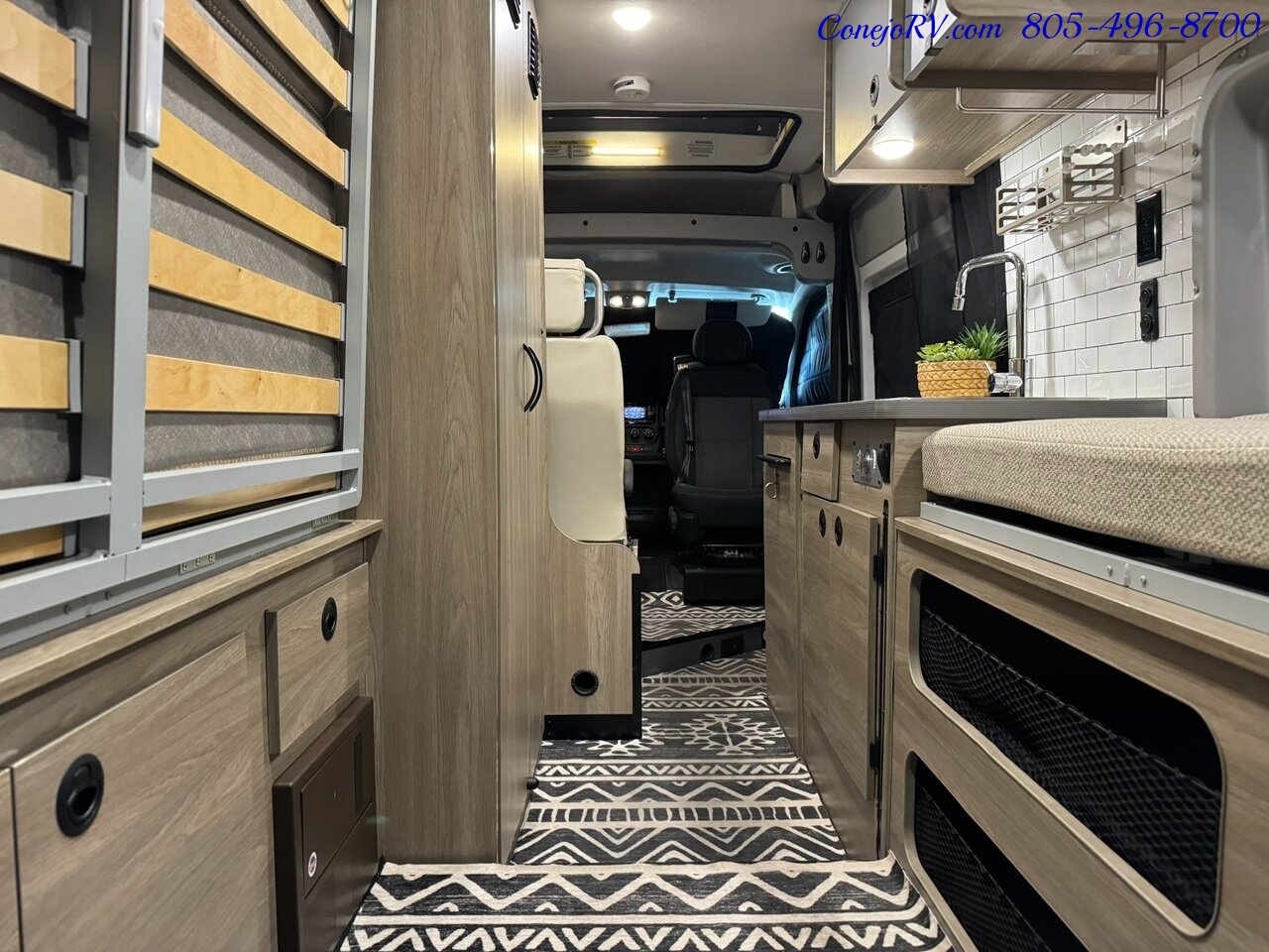 2021 Winnebago Solis 59PX Murphy Bed Full Galley Custom Upgrades 26K Miles   - Photo 25 - Thousand Oaks, CA 91360