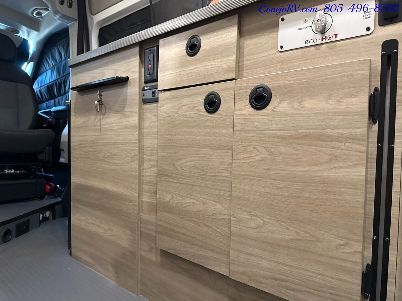 2021 Winnebago Solis 59PX Murphy Bed Full Galley Custom Upgrades 33K Miles   - Photo 14 - Thousand Oaks, CA 91360