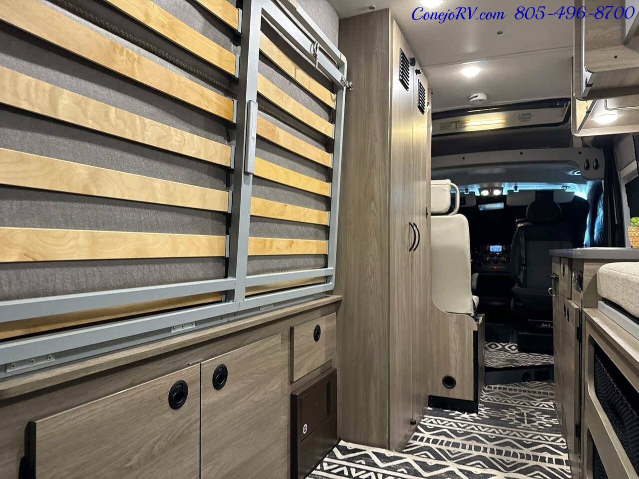 2021 Winnebago Solis 59PX Murphy Bed Full Galley Custom Upgrades 26K Miles   - Photo 27 - Thousand Oaks, CA 91360