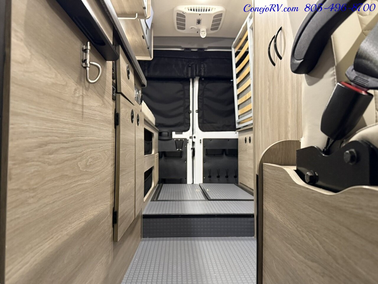 2021 Winnebago Solis 59PX Murphy Bed Full Galley Custom Upgrades 33K Miles   - Photo 13 - Thousand Oaks, CA 91360