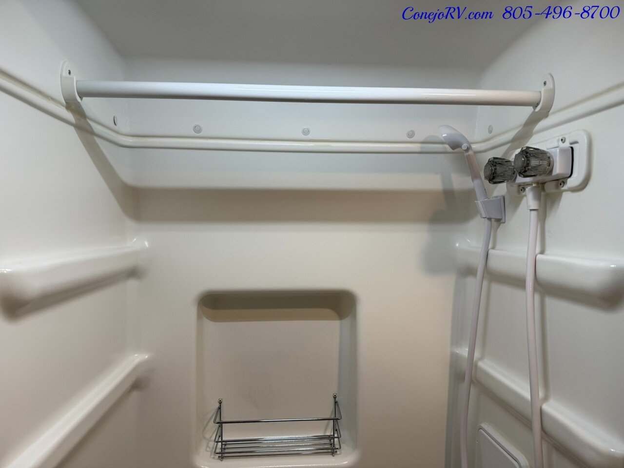 2021 Winnebago Solis 59PX Murphy Bed Full Galley Custom Upgrades 33K Miles   - Photo 16 - Thousand Oaks, CA 91360