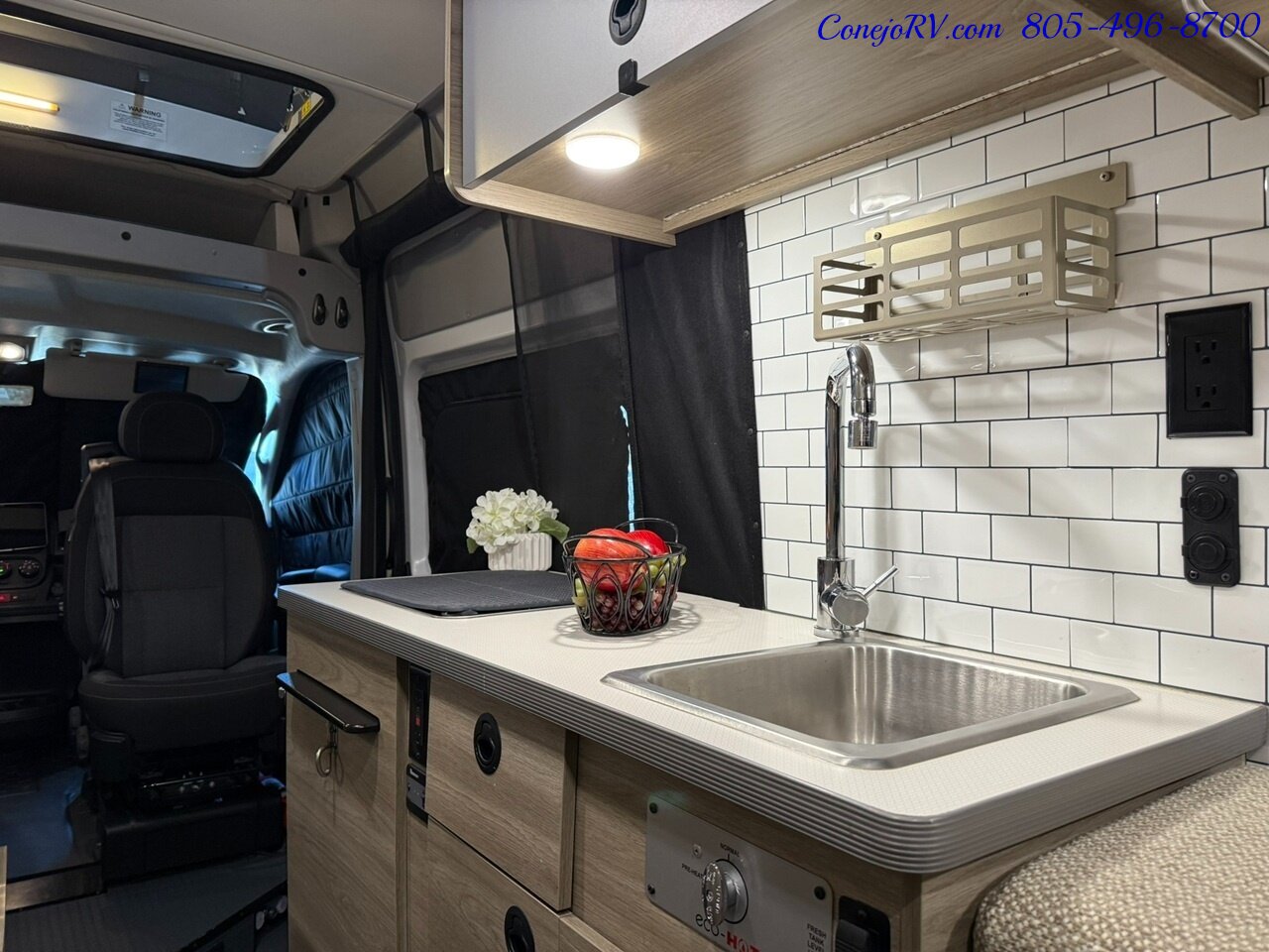 2021 Winnebago Solis 59PX Murphy Bed Full Galley Custom Upgrades 33K Miles   - Photo 15 - Thousand Oaks, CA 91360