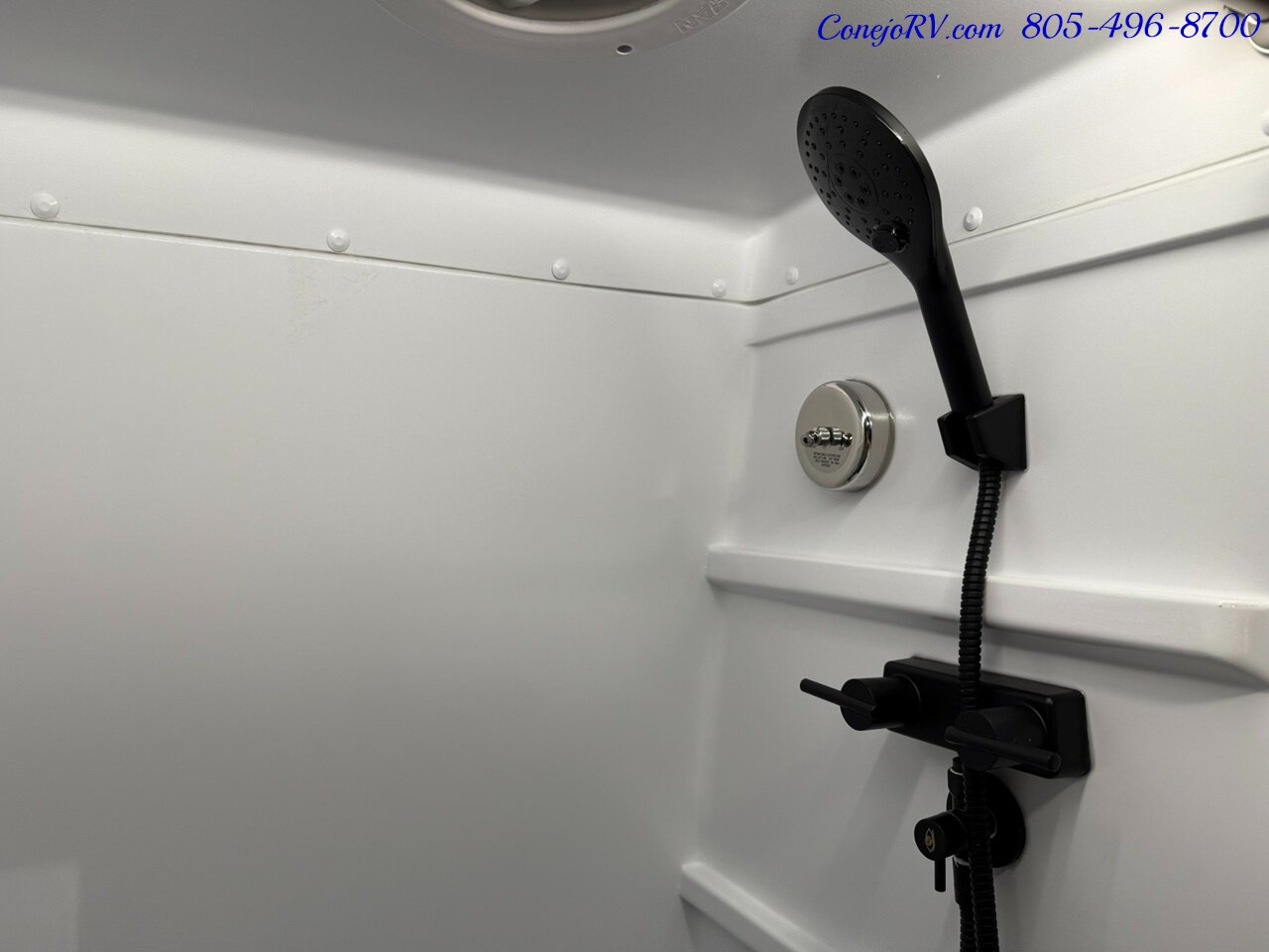 2025 Tiffin GH1 AWD Workstation Sprinter Mercedes Turbo Diesel  Battle Born Lithium Ion Kit 15K Miles - Photo 21 - Thousand Oaks, CA 91360