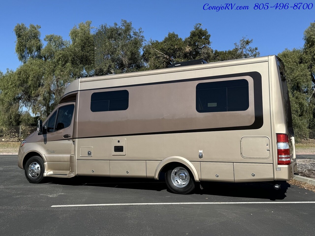 2021 Regency Ultra Brougham TW Twin Beds Mercedes Turbo Diesel 10K Miles   - Photo 2 - Thousand Oaks, CA 91360