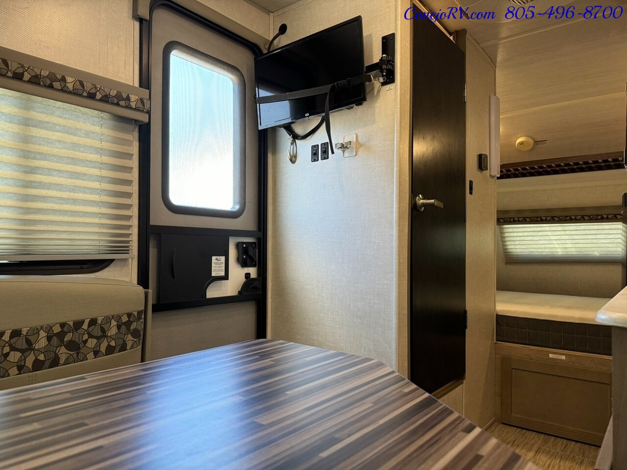 2021 Forest River R-POD RP171 Queen Bed Full Galley Travel Trailer   - Photo 7 - Thousand Oaks, CA 91360