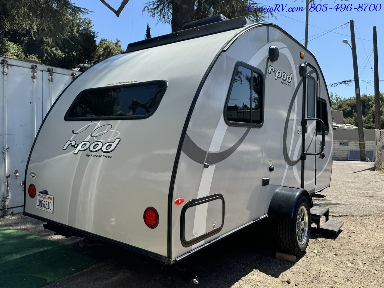 2021 Forest River R-POD RP171 Queen Bed Full Galley Travel Trailer   - Photo 4 - Thousand Oaks, CA 91360