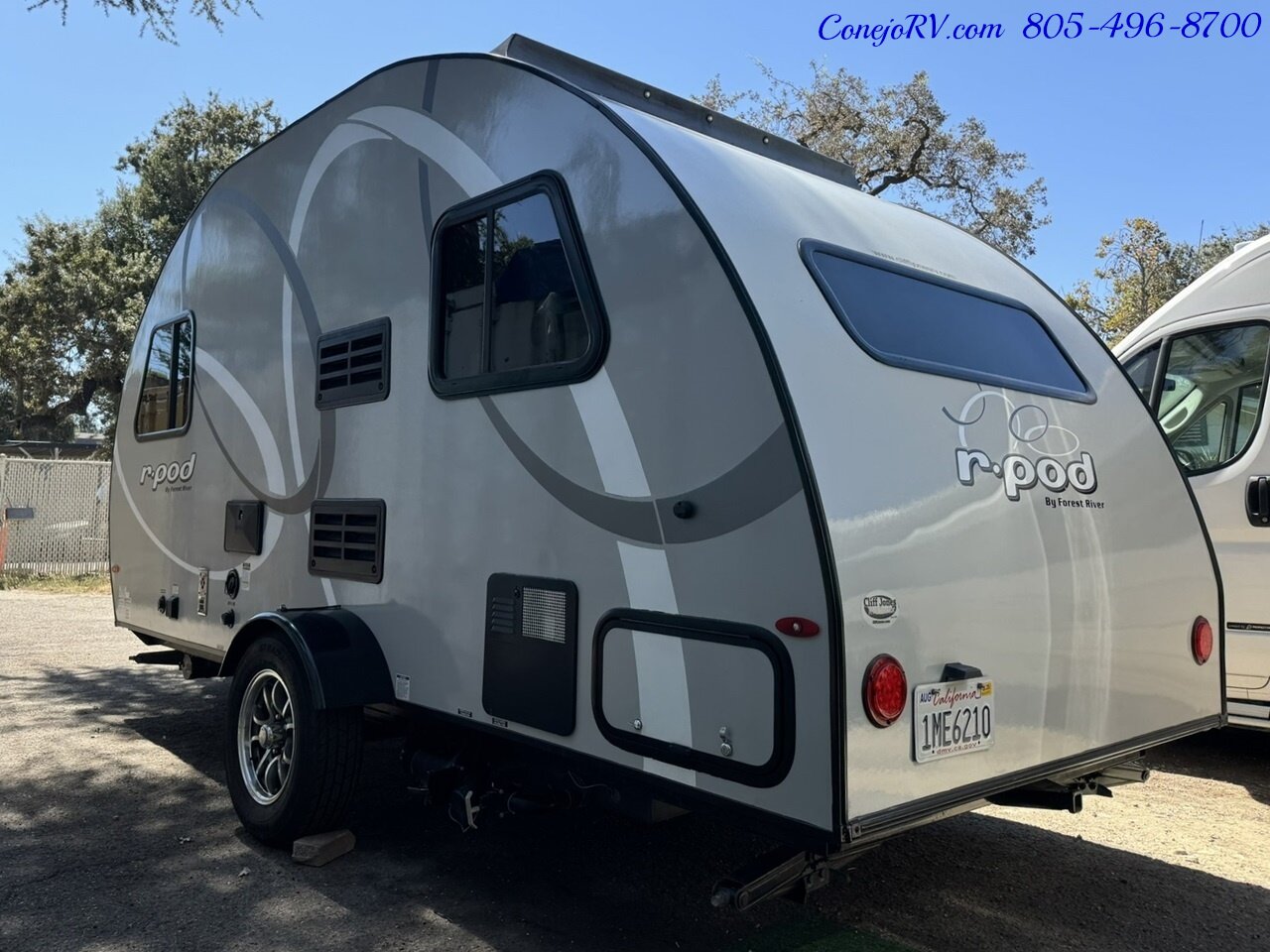 2021 Forest River R-POD RP171 Queen Bed Full Galley Travel Trailer   - Photo 2 - Thousand Oaks, CA 91360