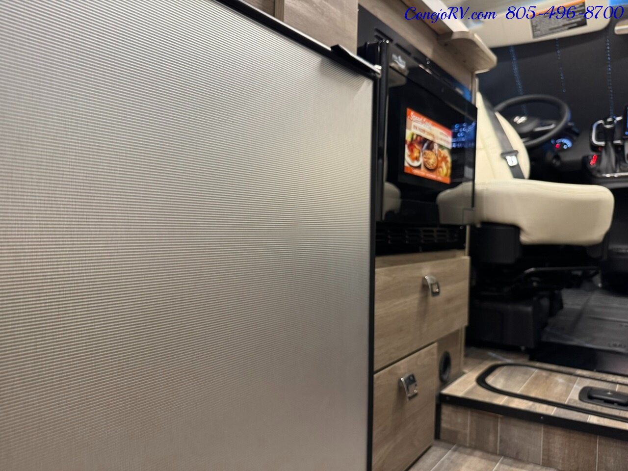 2025 Winnebago Travato 59K Touring Coach 2.8KW Onan Generator   - Photo 11 - Thousand Oaks, CA 91360