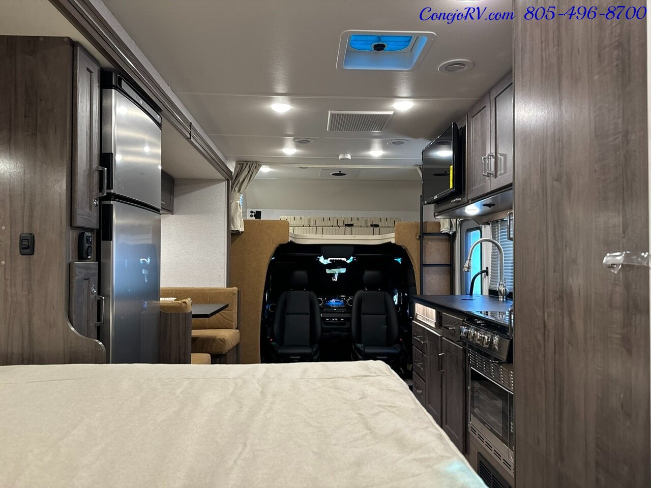 2025 Winnebago Porto 24P Full Wall Slide-Out Mercedes Turbo Diesel  Full Body Paint - Photo 25 - Thousand Oaks, CA 91360