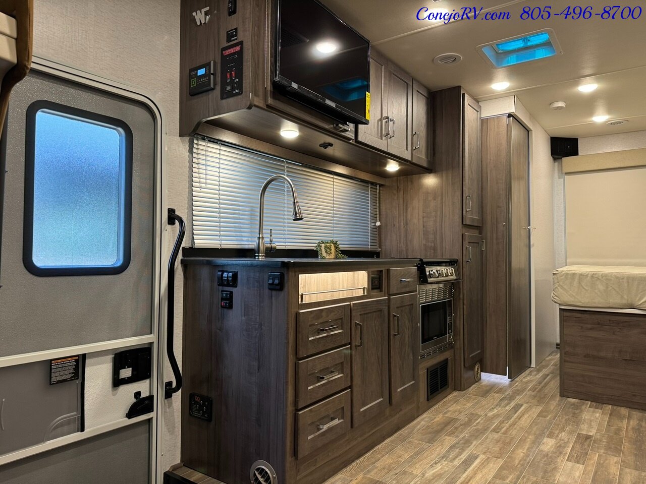 2025 Winnebago Porto 24P Full Wall Slide-Out Mercedes Turbo Diesel  Full Body Paint - Photo 7 - Thousand Oaks, CA 91360