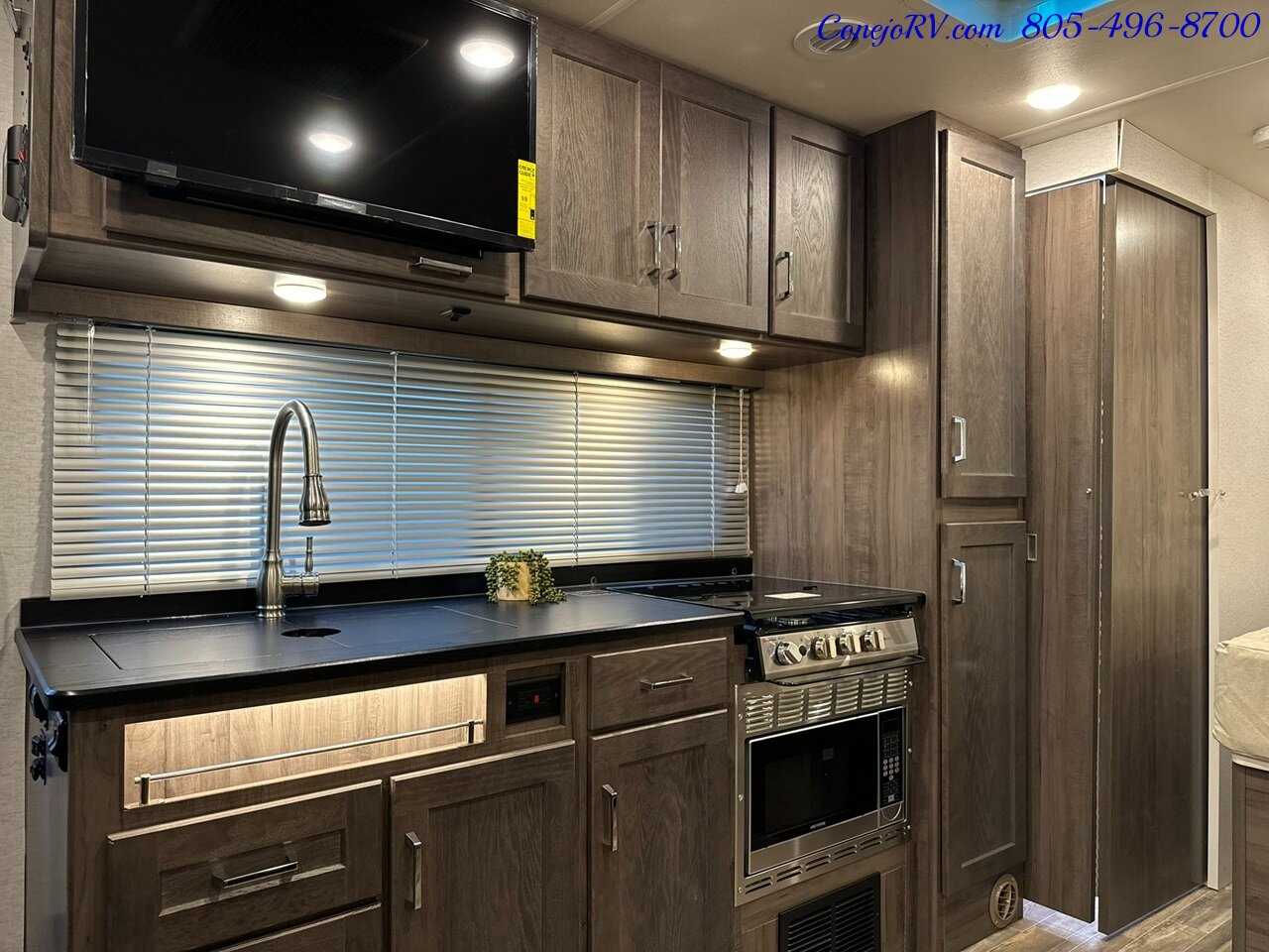 2025 Winnebago Porto 24P Full Wall Slide-Out Mercedes Turbo Diesel  Full Body Paint - Photo 12 - Thousand Oaks, CA 91360